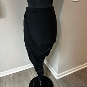 Daily Look Asymmetrical Ruched Black Skirt in Size Medium